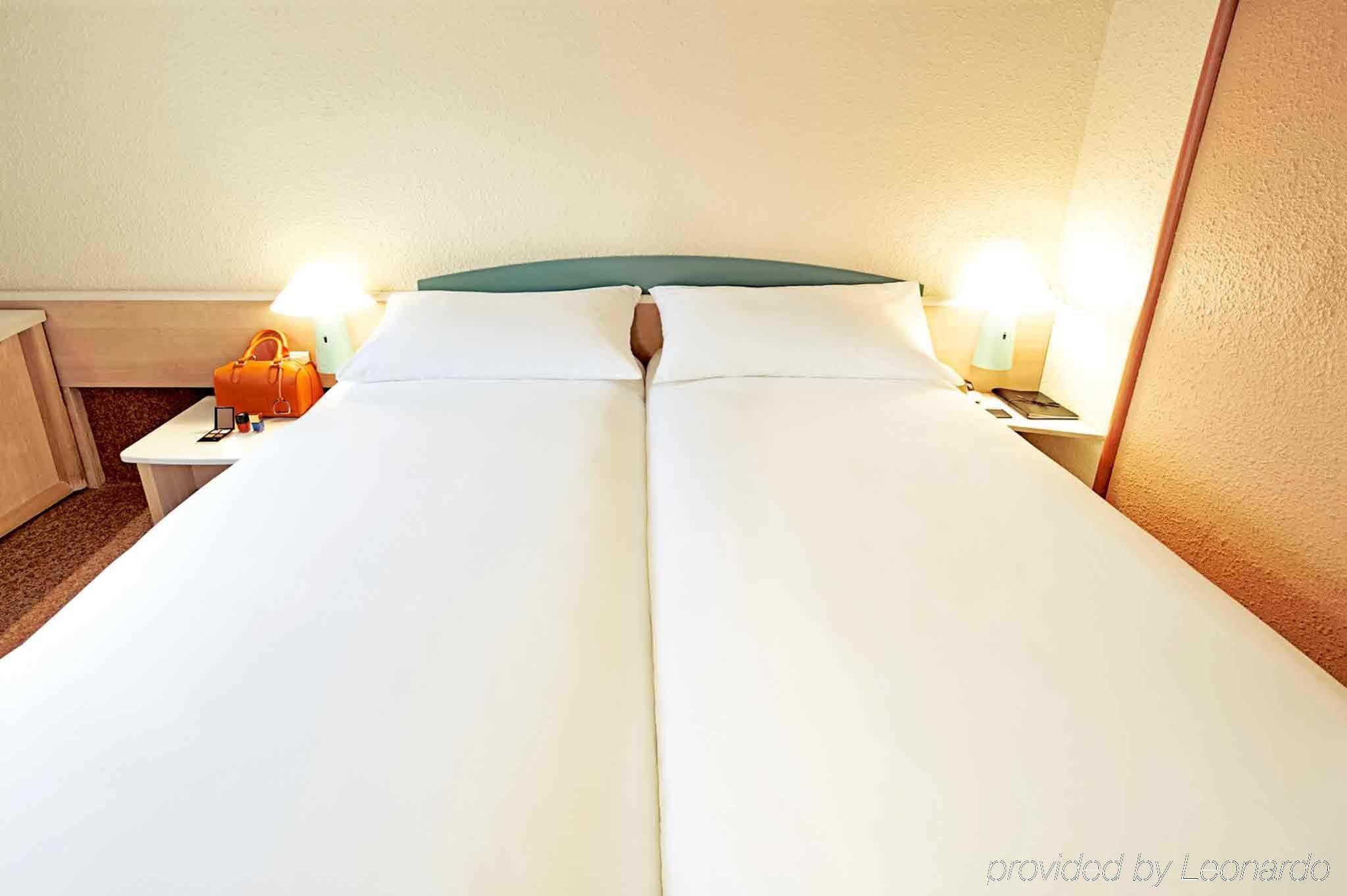 Ibis Budget Caen Porte De Bretagne Bretteville-sur-Odon ภายนอก รูปภาพ
